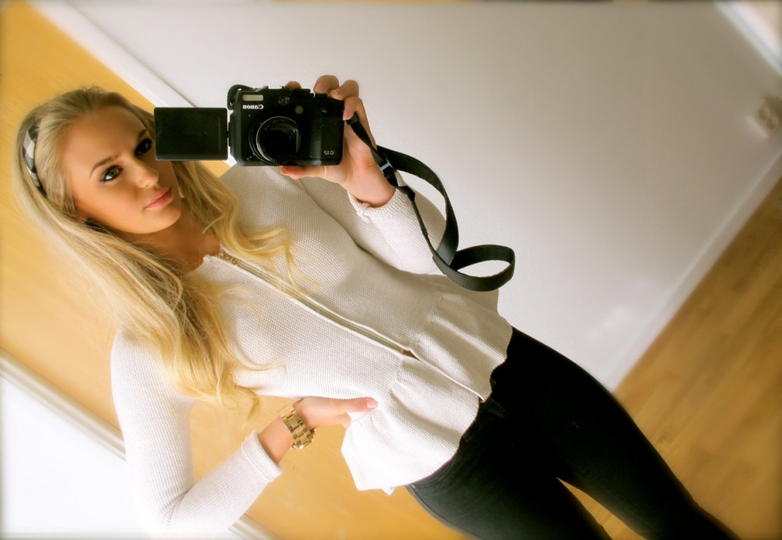 Anna Nyström taking a selfie