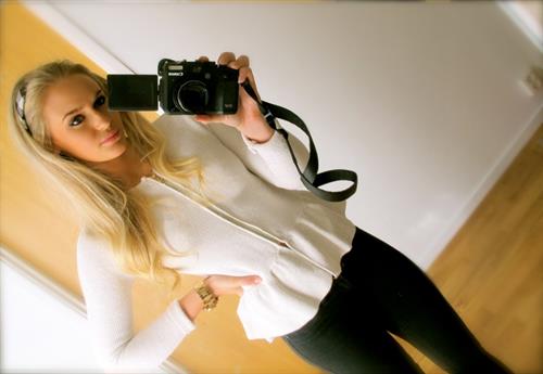 Anna Nyström taking a selfie