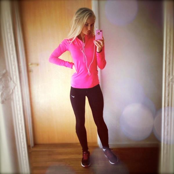 Anna Nyström taking a selfie