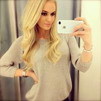 Anna Nyström taking a selfie