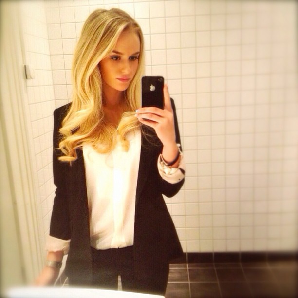 Anna Nyström taking a selfie