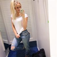 Anna Nyström taking a selfie