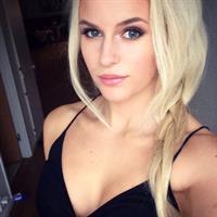 Anna Nyström taking a selfie