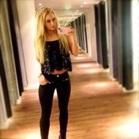 Anna Nyström taking a selfie