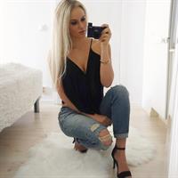 Anna Nyström taking a selfie