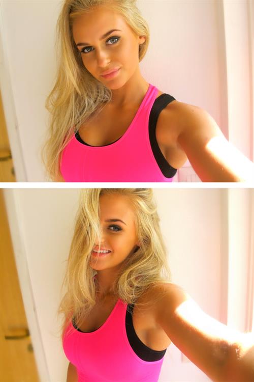 Anna Nyström taking a selfie