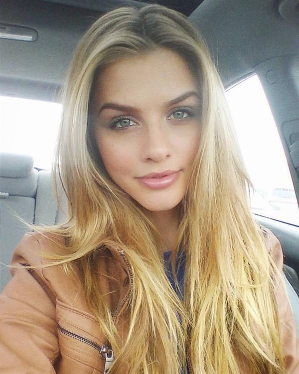 Marina Laswick taking a selfie