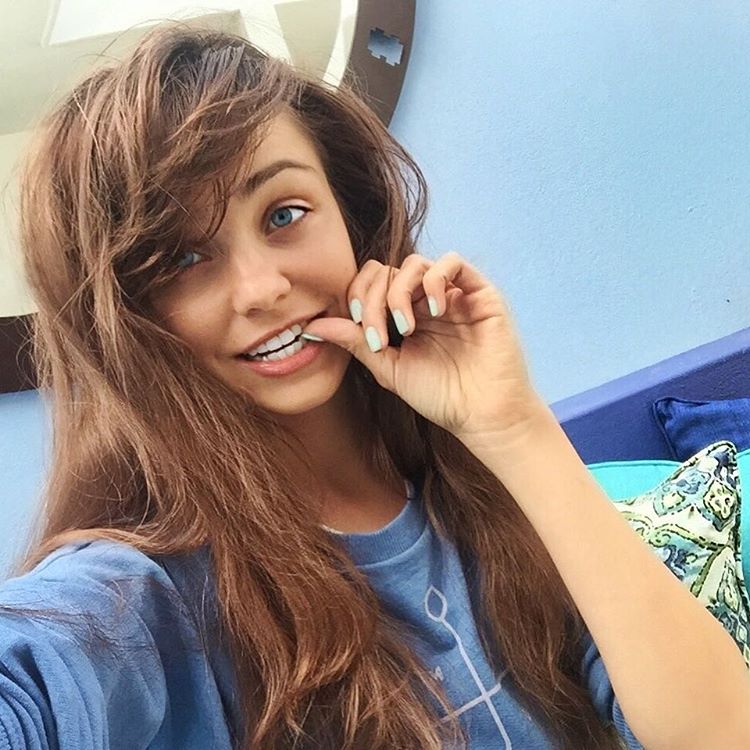 Anna Konchakovskaya taking a selfie