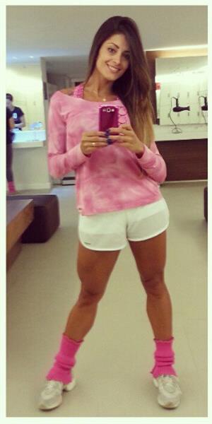 Aline Riscado taking a selfie