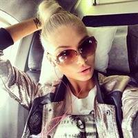 Aljona Shiskova taking a selfie