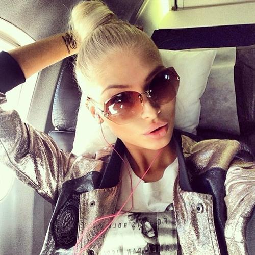 Aljona Shiskova taking a selfie