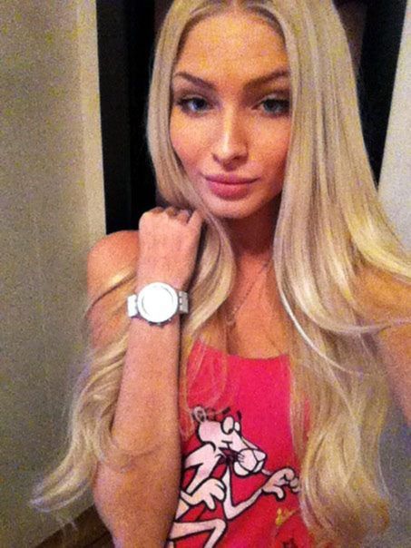 Aljona Shiskova taking a selfie