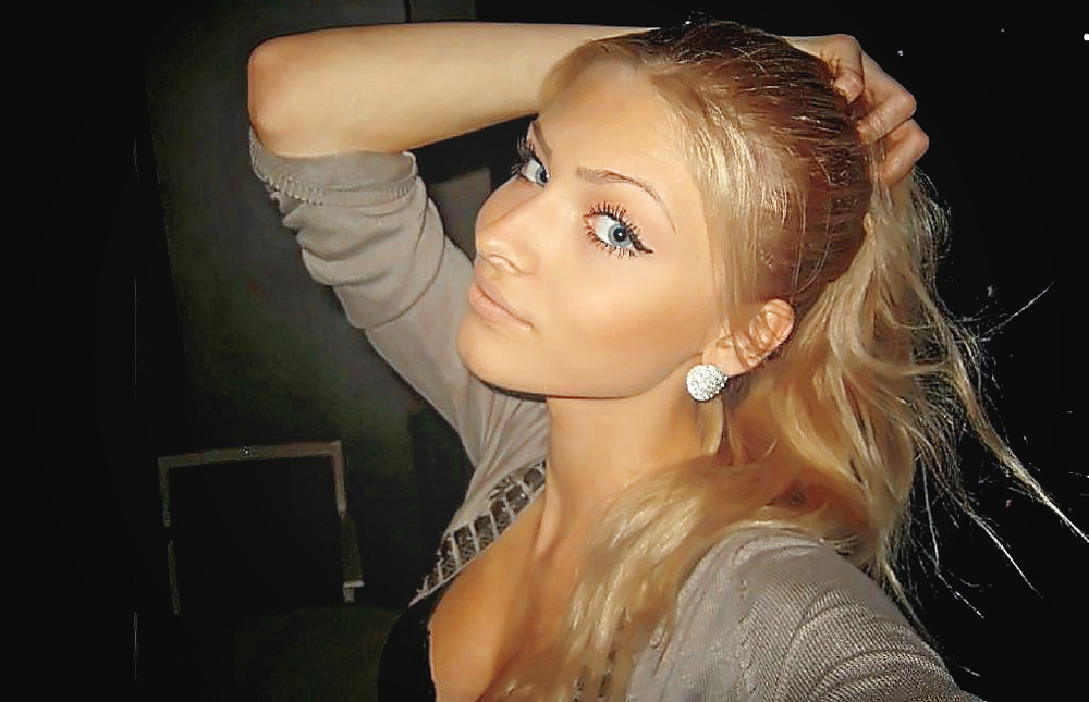 Aljona Shiskova taking a selfie