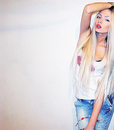 Aljona Shiskova taking a selfie