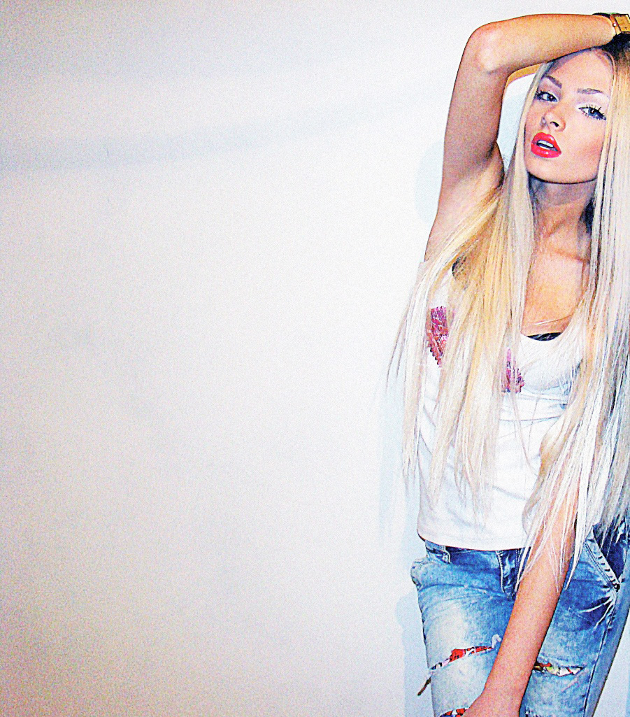 Aljona Shiskova taking a selfie