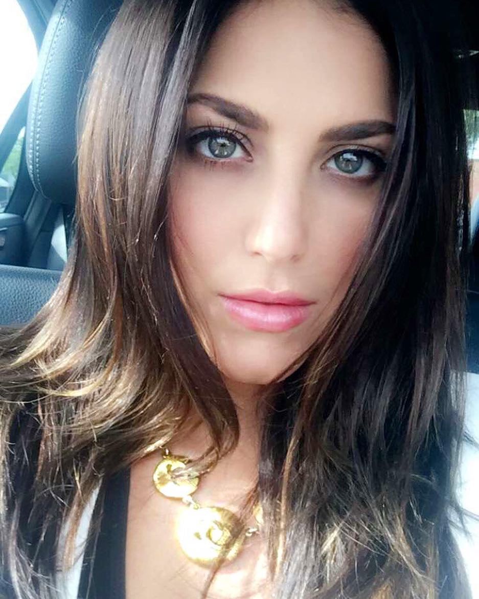 Cassie Scerbo taking a selfie