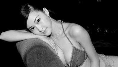 Wang Qiu Jun in a bikini