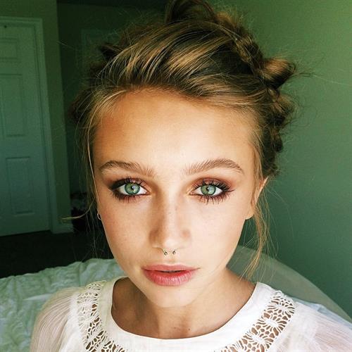 Cailin Russo taking a selfie