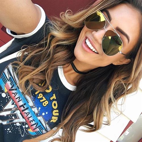 Pia Muehlenbeck taking a selfie
