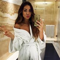 Pia Muehlenbeck taking a selfie
