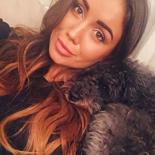 Pia Muehlenbeck taking a selfie