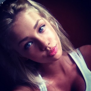 Hanna Edwinson taking a selfie