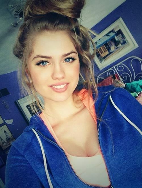 Alexandria Morgan taking a selfie