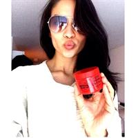 Shanina Shaik taking a selfie