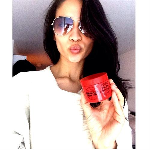 Shanina Shaik taking a selfie