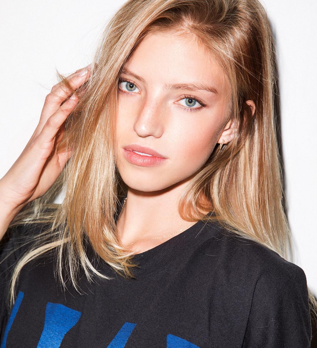 Niamh Adkins Pictures