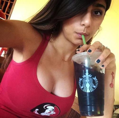 Mia Khalifa taking a selfie