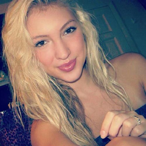 Anna Faith Carlson taking a selfie