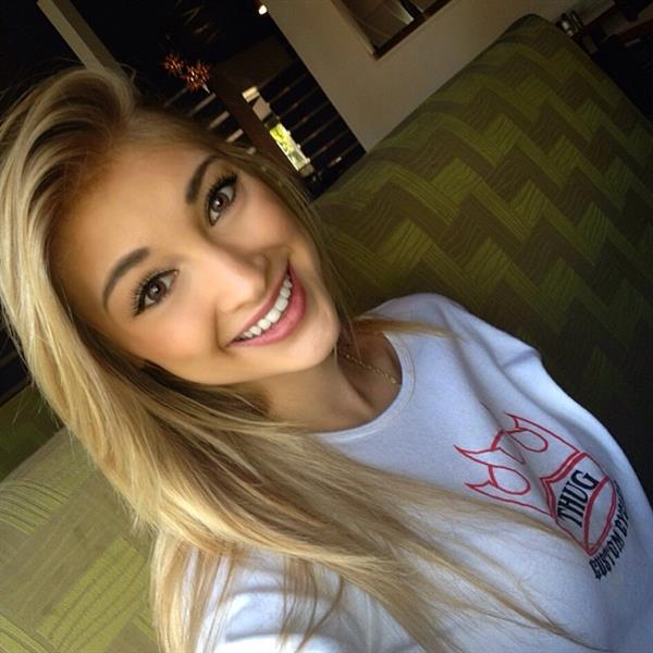 Anna Faith Carlson taking a selfie