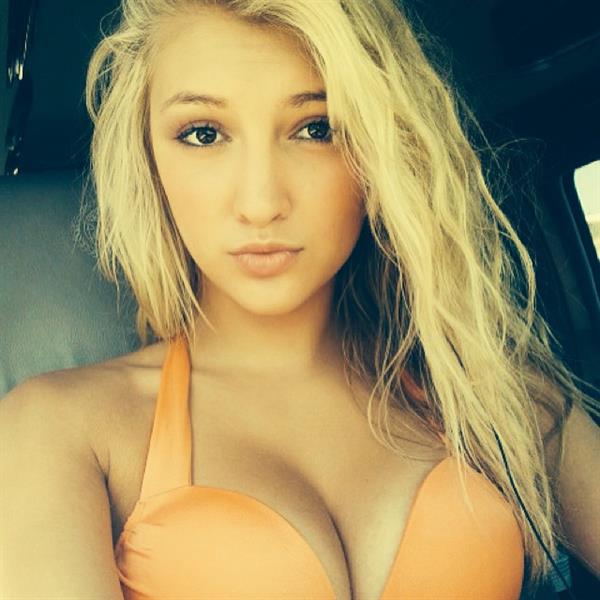 Anna Faith Carlson taking a selfie