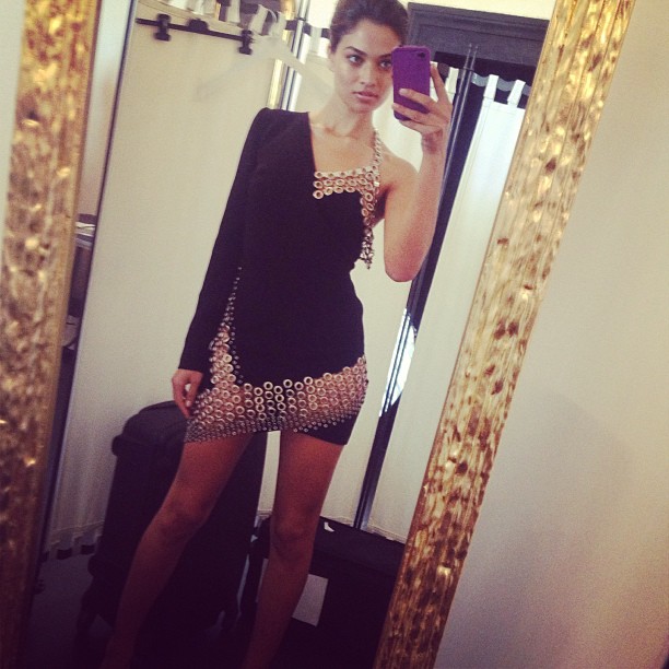 Shanina Shaik taking a selfie