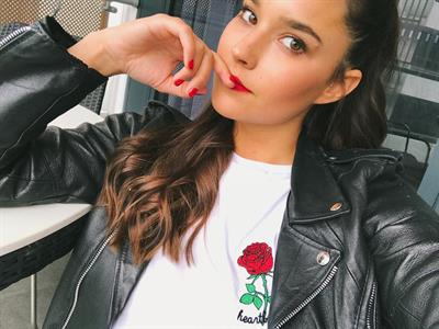 Rhiannon Fish taking a selfie