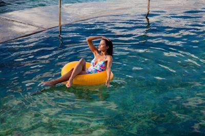 Rhiannon Fish in a bikini