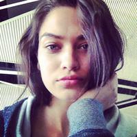 Shanina Shaik taking a selfie