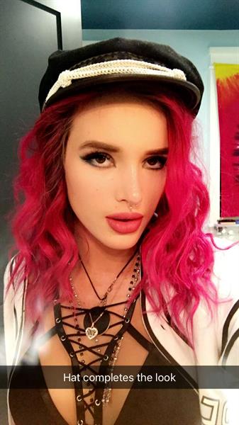 Bella Thorne Selfie Pictures Bella Thorne taking a selfie