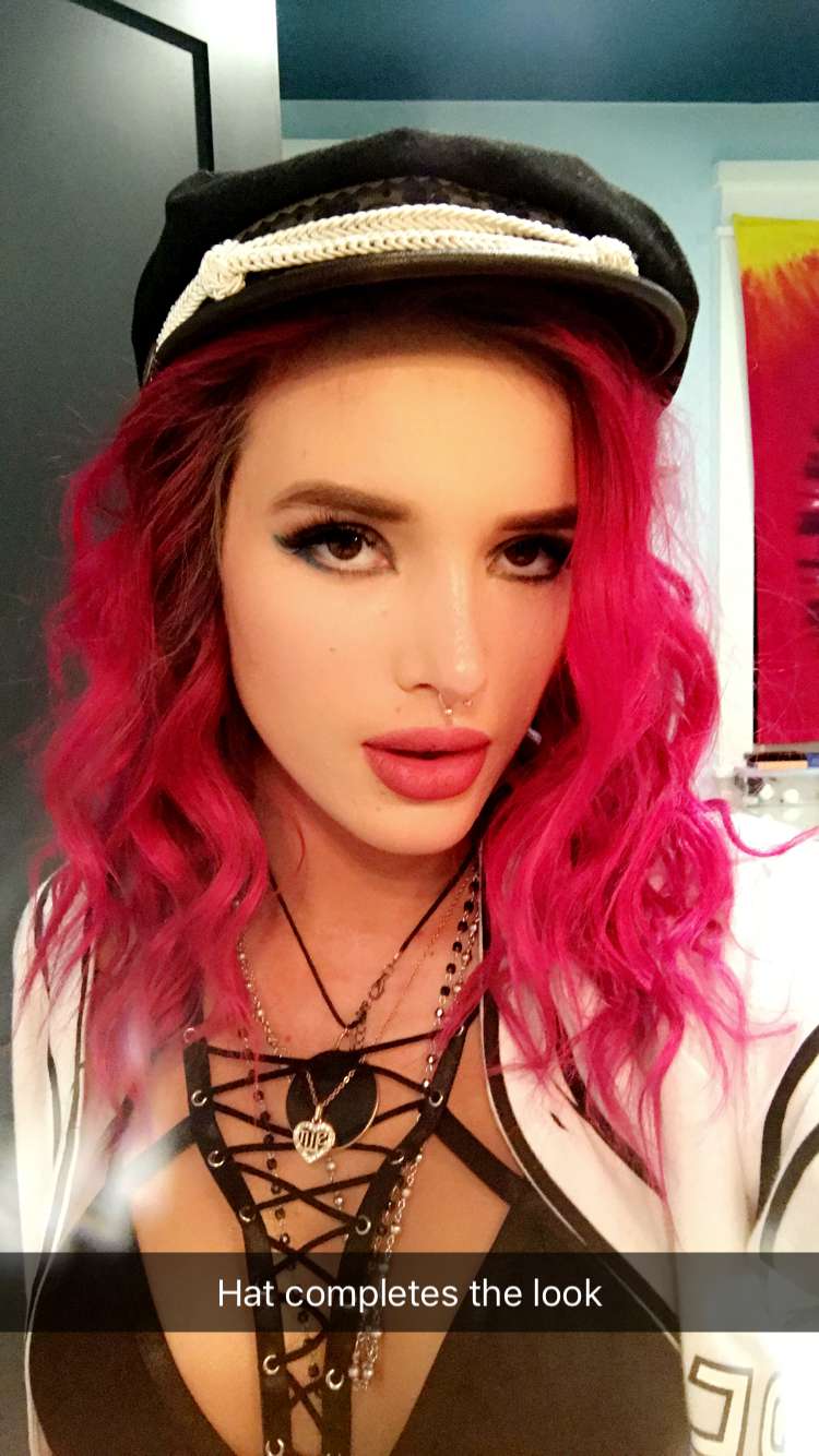 Bella Thorne taking a selfie