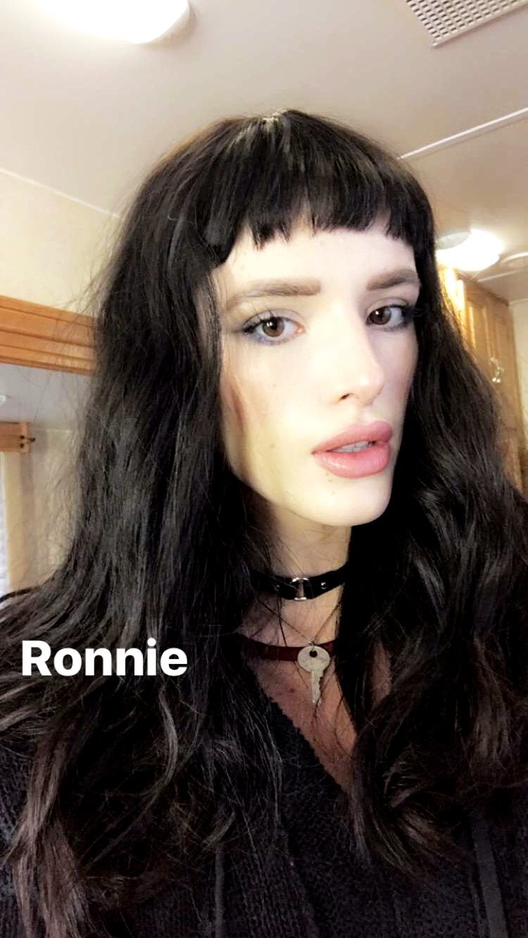 Bella Thorne taking a selfie