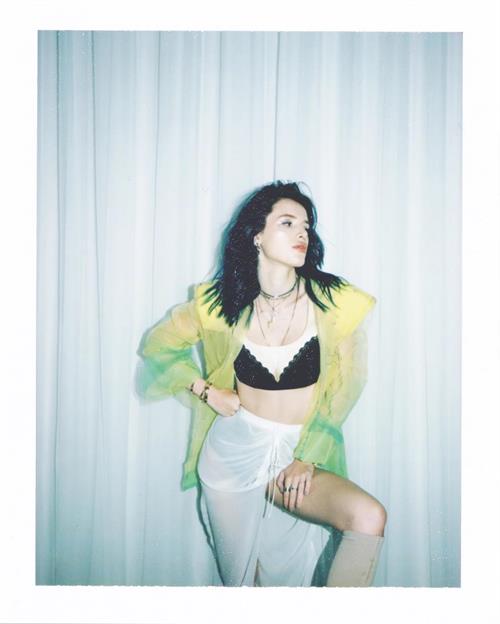 Bella Thorne in lingerie