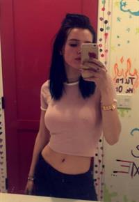 Bella Thorne taking a selfie