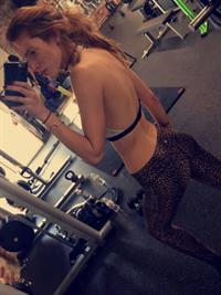 Bella Thorne taking a selfie