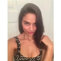 Shanina Shaik taking a selfie