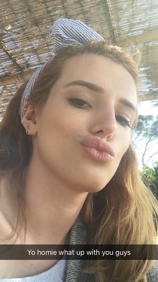 Bella Thorne taking a selfie