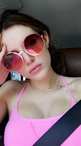 Bella Thorne taking a selfie