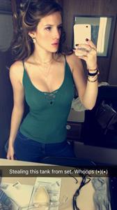 Bella Thorne taking a selfie