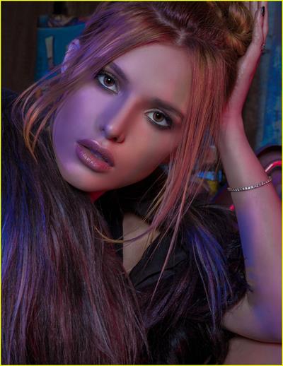 Bella Thorne in lingerie