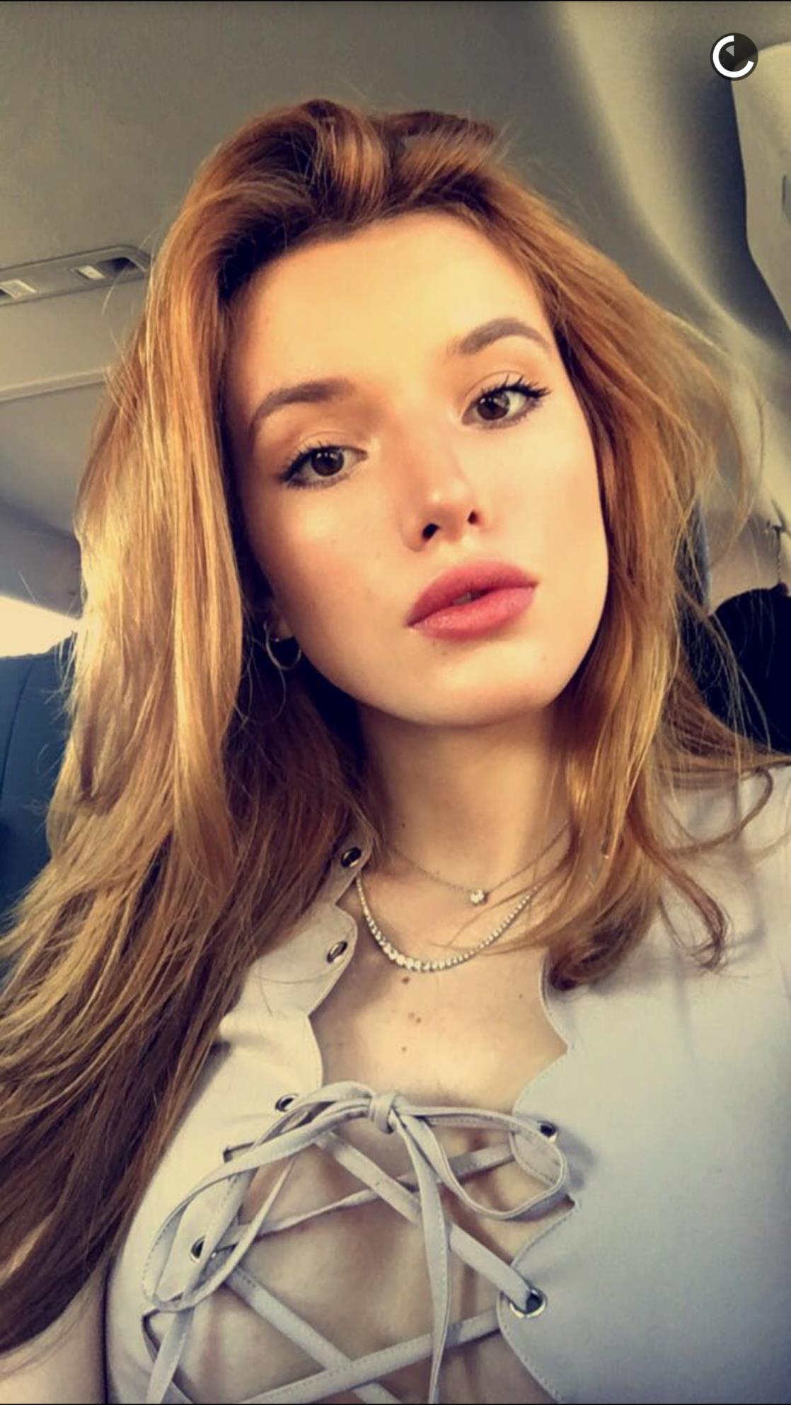Bella Thorne taking a selfie